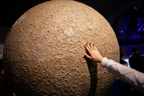 Cardea Una cuasi-luna para la tierra